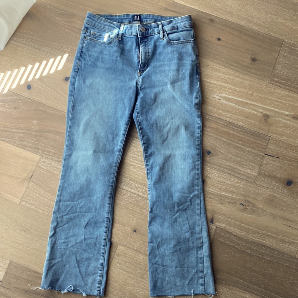 GAP Women's Light Blue Straight-Leg Jeans